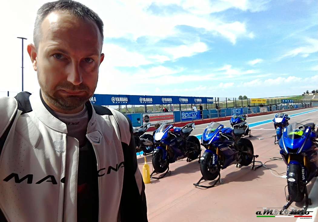 Pit lane test Yamaha
