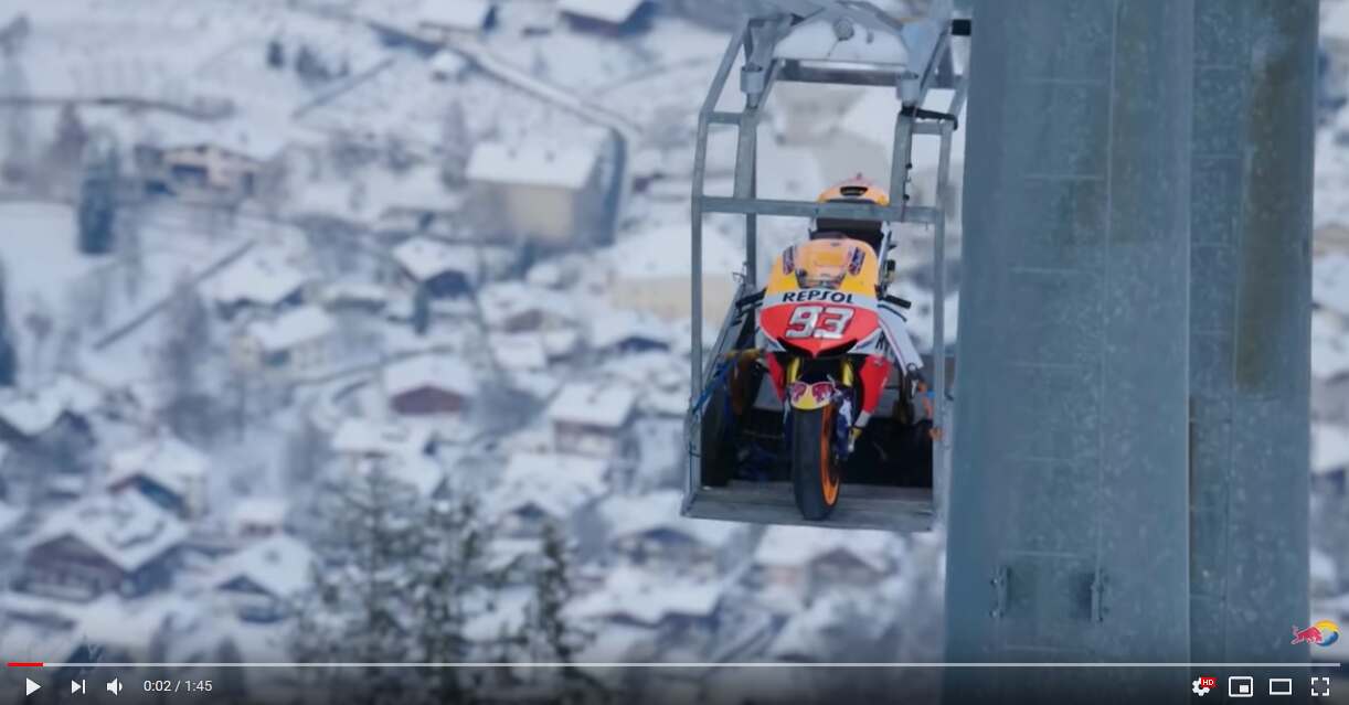 Marc Marquez in moto sulla neve