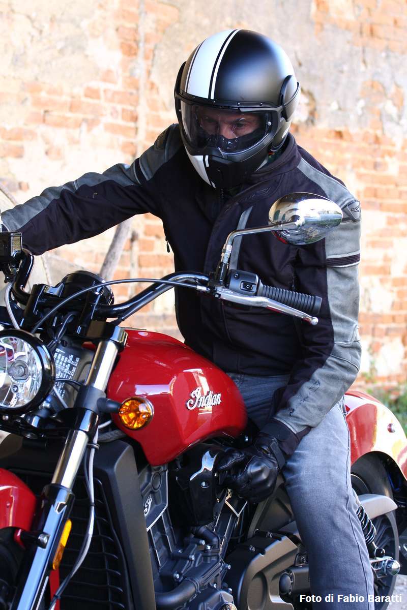 Indian Scout Sixty accensione