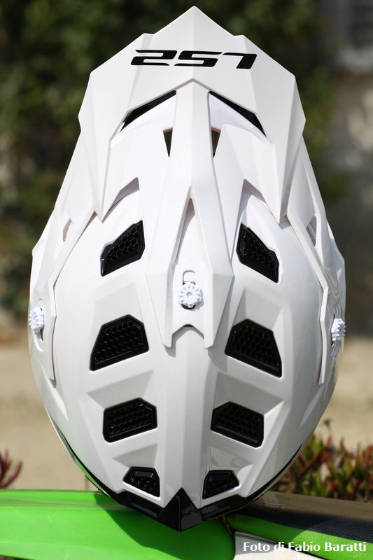 LS2 Helmets test profilo 3