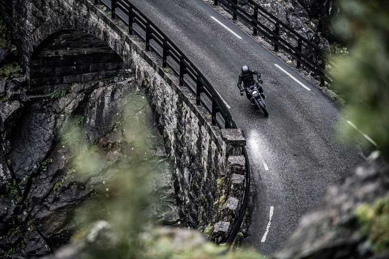 Husqvarna Svartpilen 701 tornante
