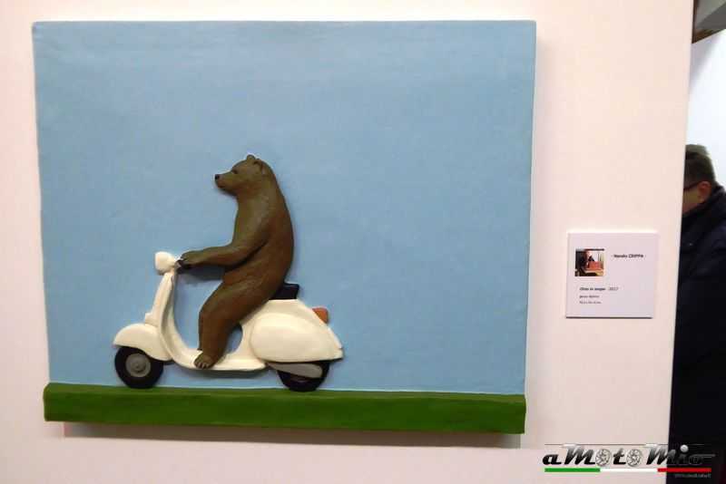 Orso su Vespa