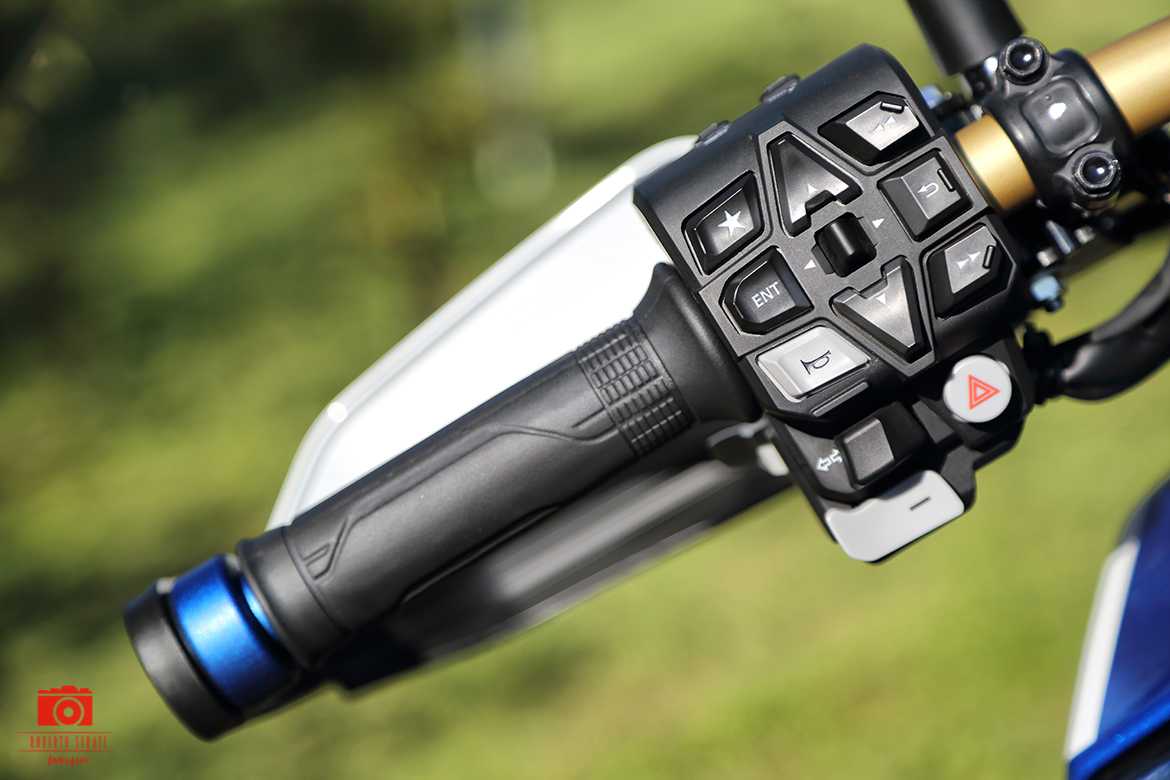 Bocchetto sinistro Africa Twin