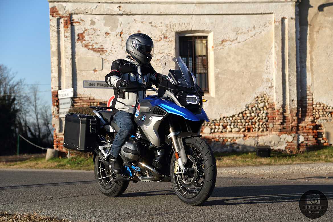 Atom SV
