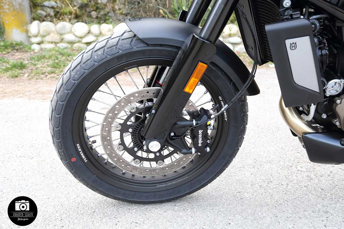 Husqvarna Svartpilen 701
