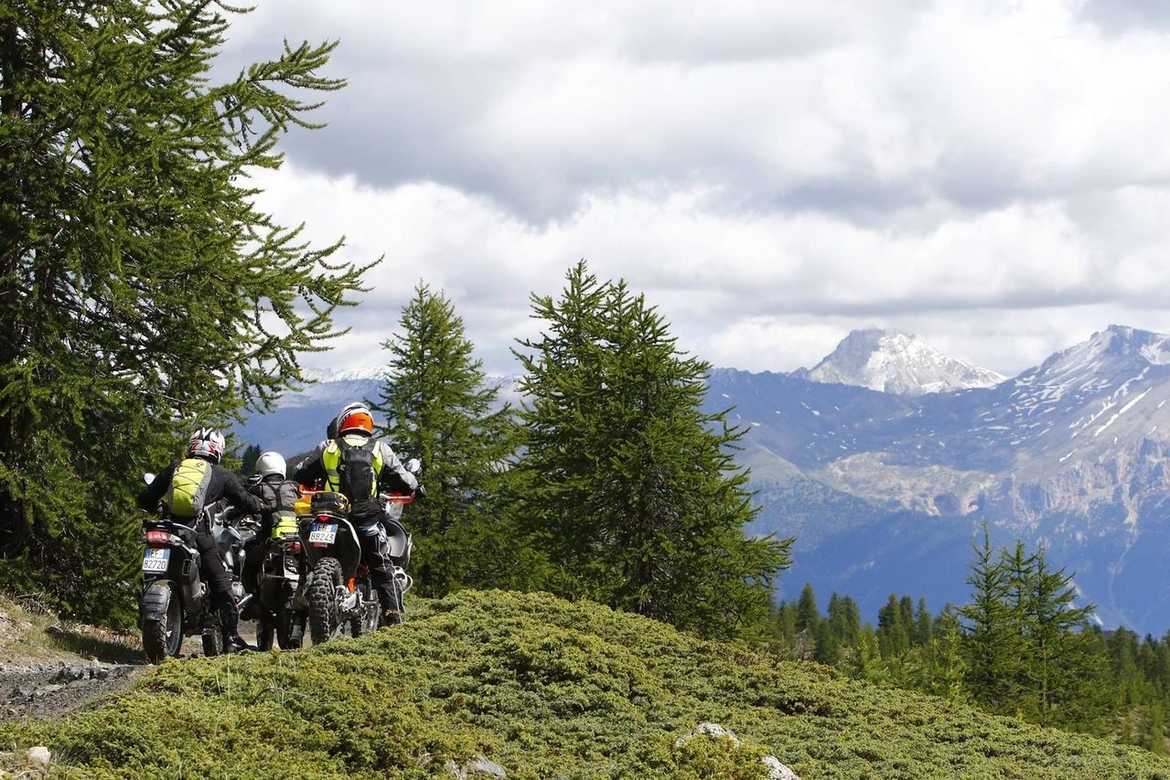 In moto oltre le nuvole