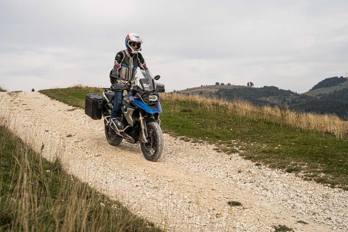 Motociclista vivo