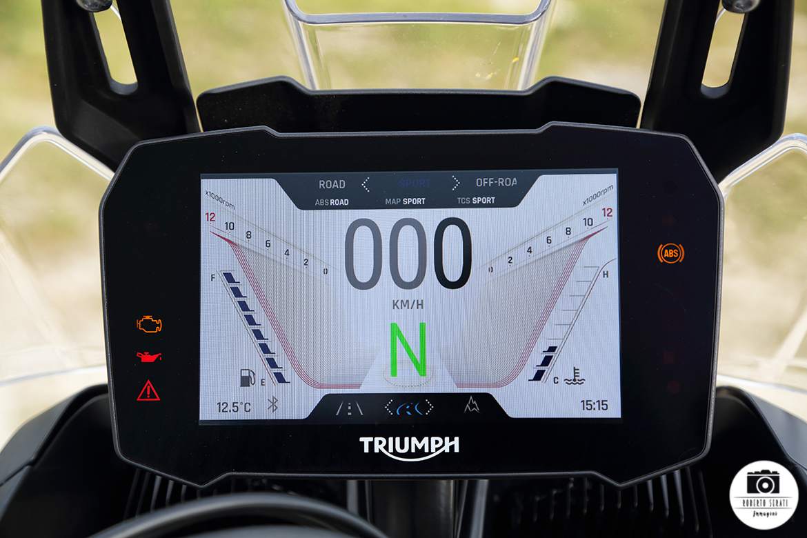 Triumph 900