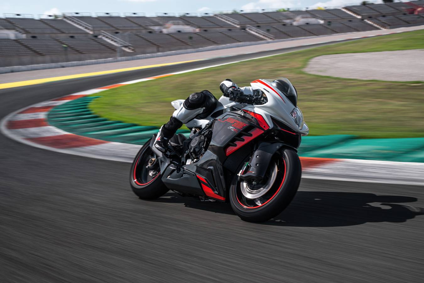 MV Agusta F3 800RR My22 curva pista