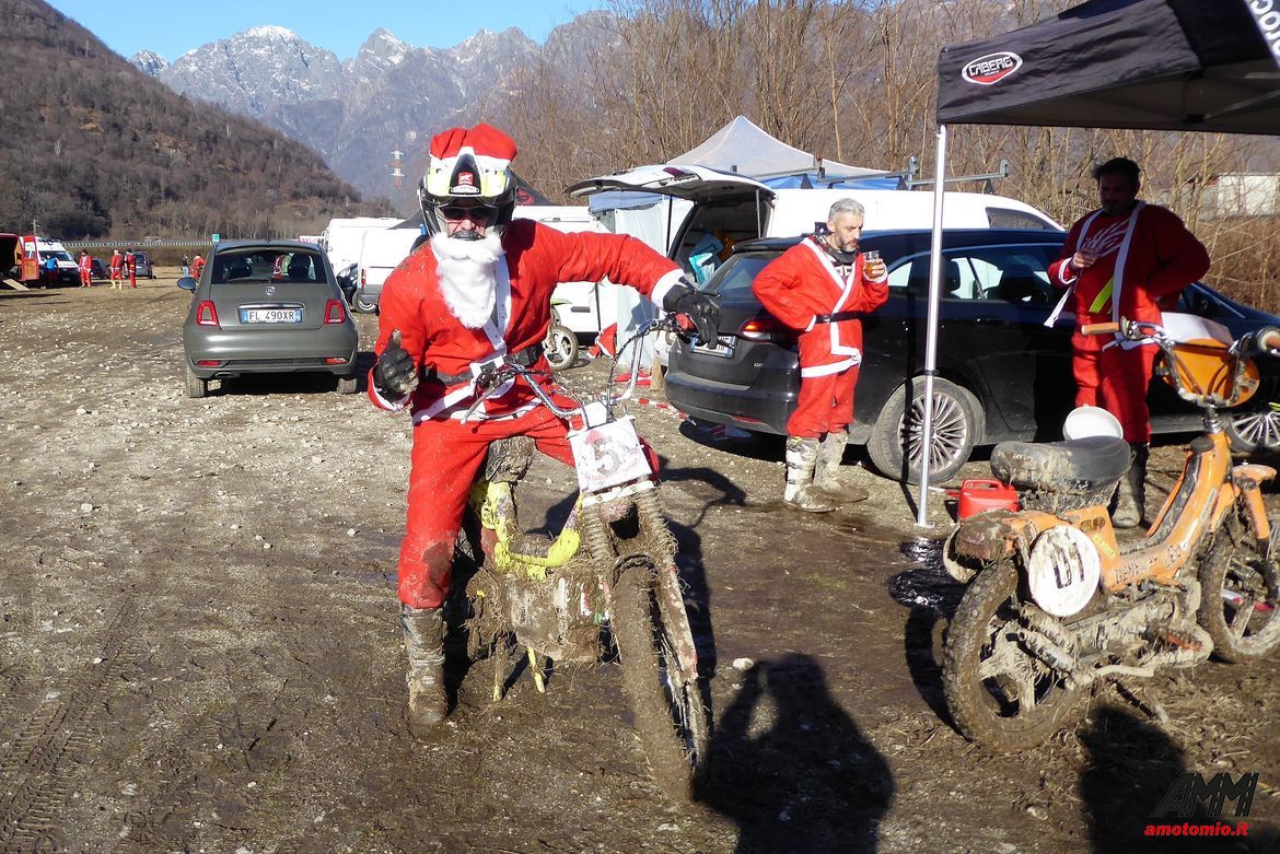 La carica dei Babbo Natale 10