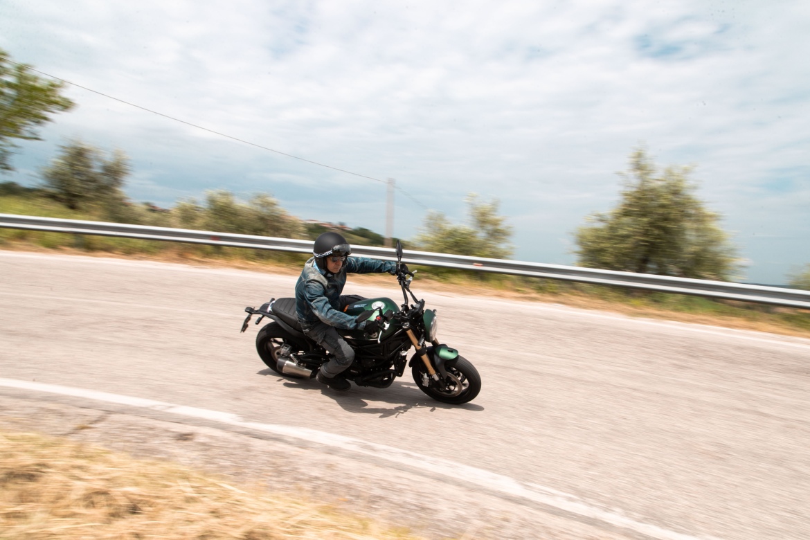 Benelli Leoncino 800