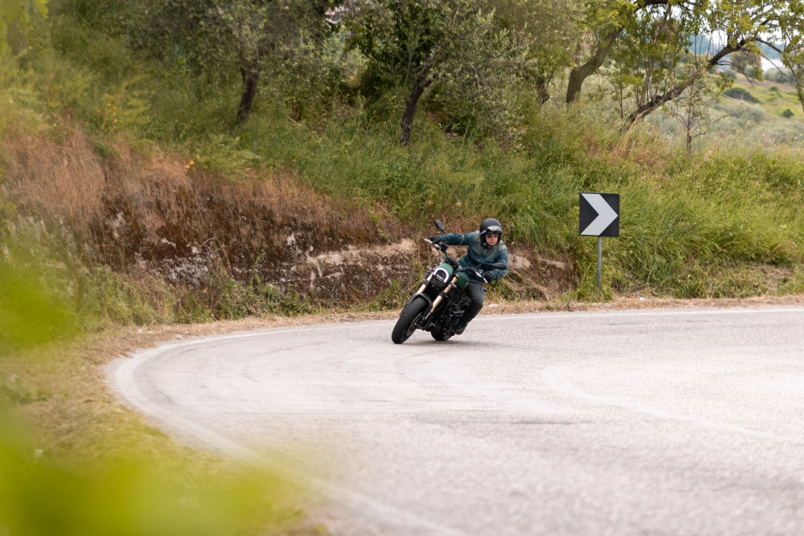 Benelli Leoncino 800