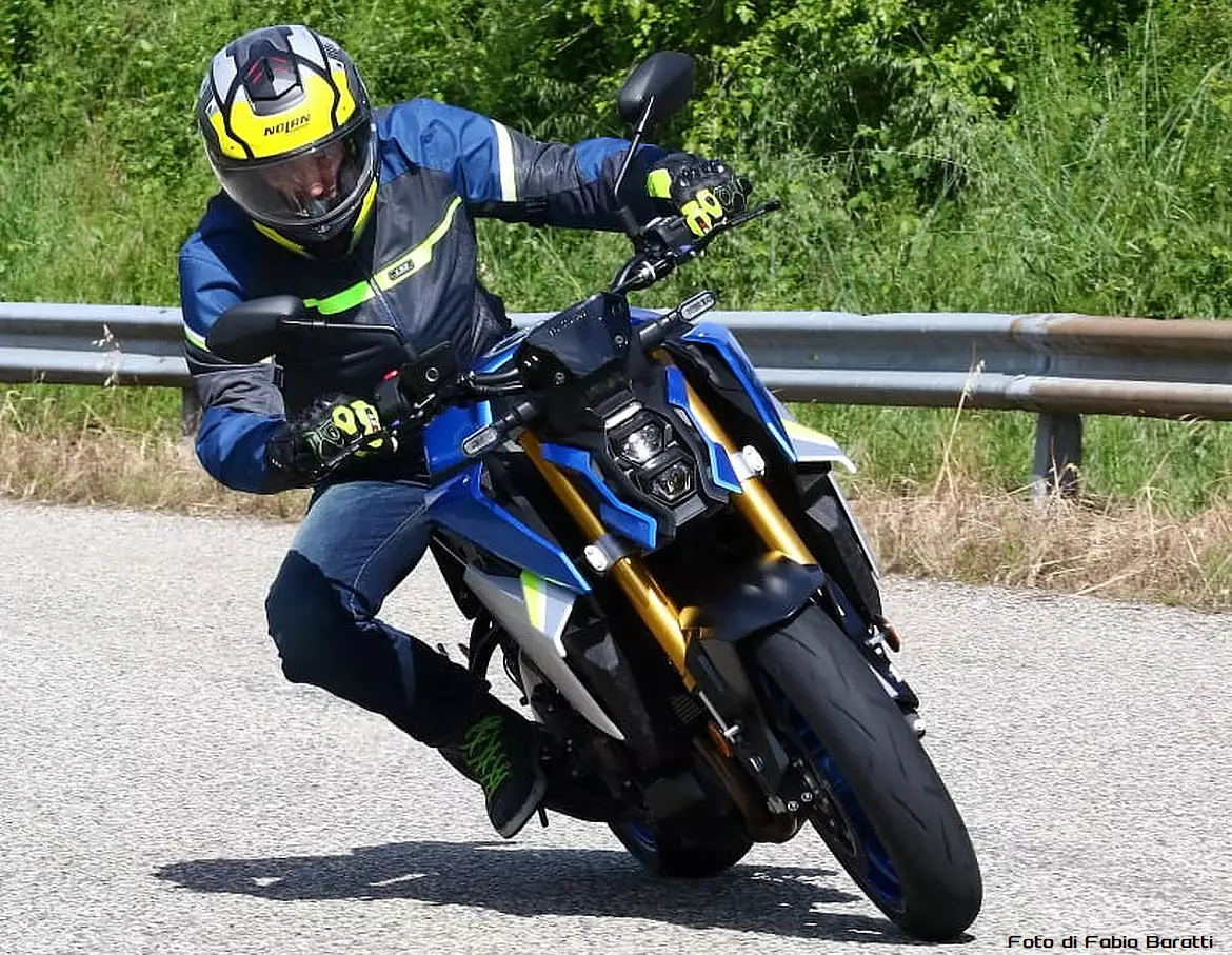 suzuki gsx-s1000 in action suzuki gsx-s1000 in action