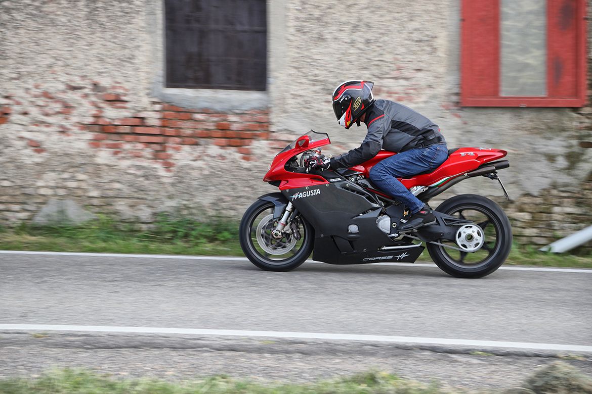 Pirelli Diablo Rosso IV 8