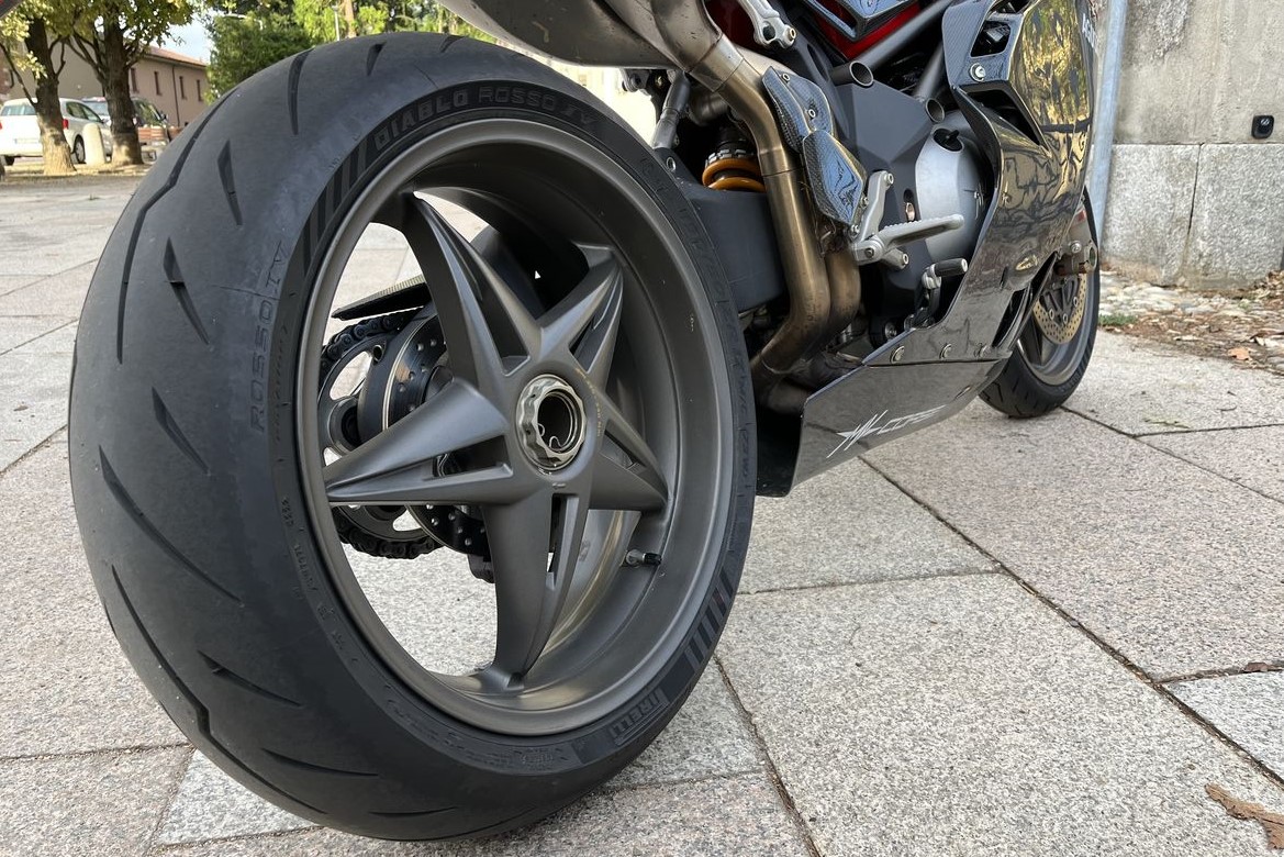 Pirelli Diablo Rosso IV 10 Pirelli Diablo Rosso IV 10