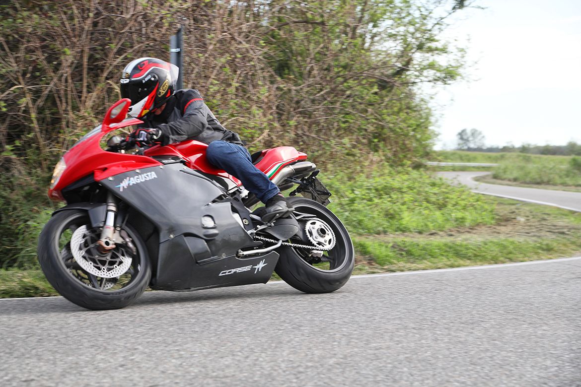 Pirelli Diablo Rosso IV 8