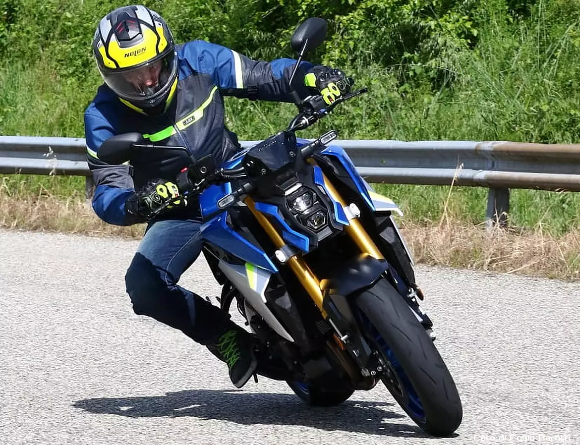 Dunlop Roadsport2 in action Dunlop Roadsport2 in action