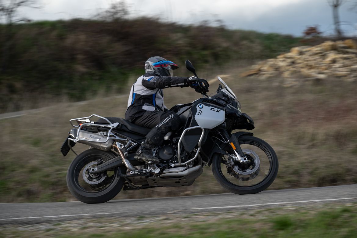 BMW F900GS ADV 3