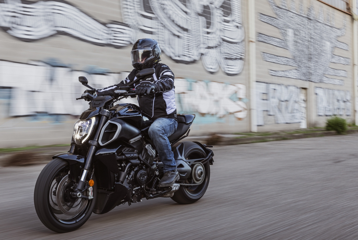 ducati diavel v4s