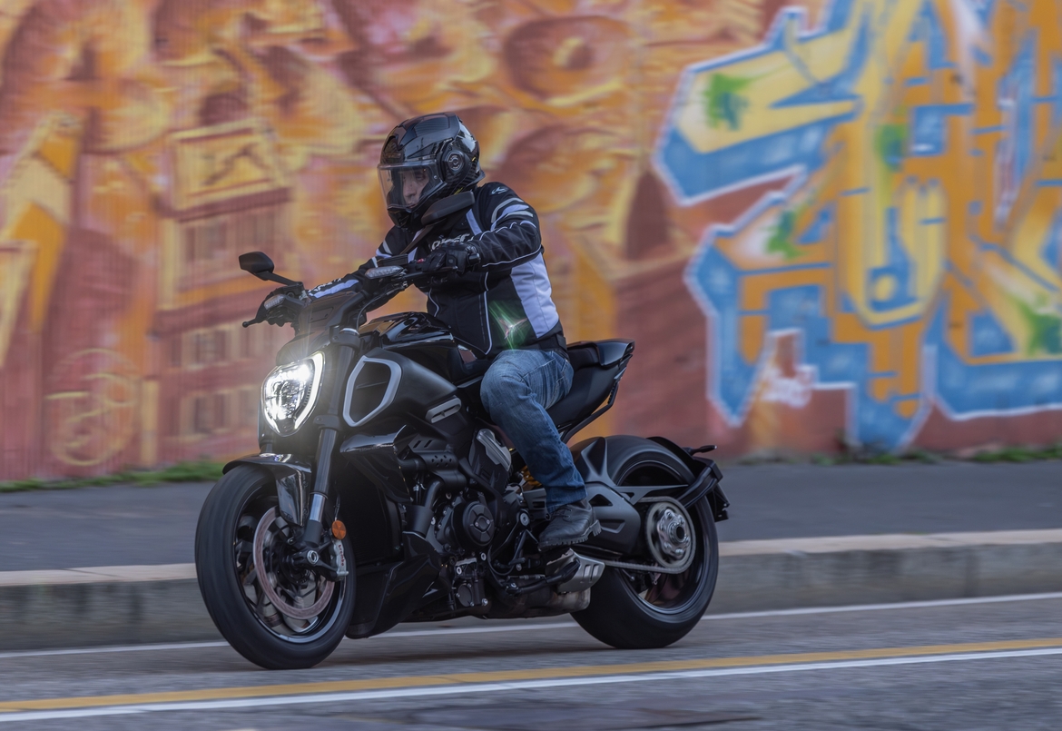 ducati diavel v4s