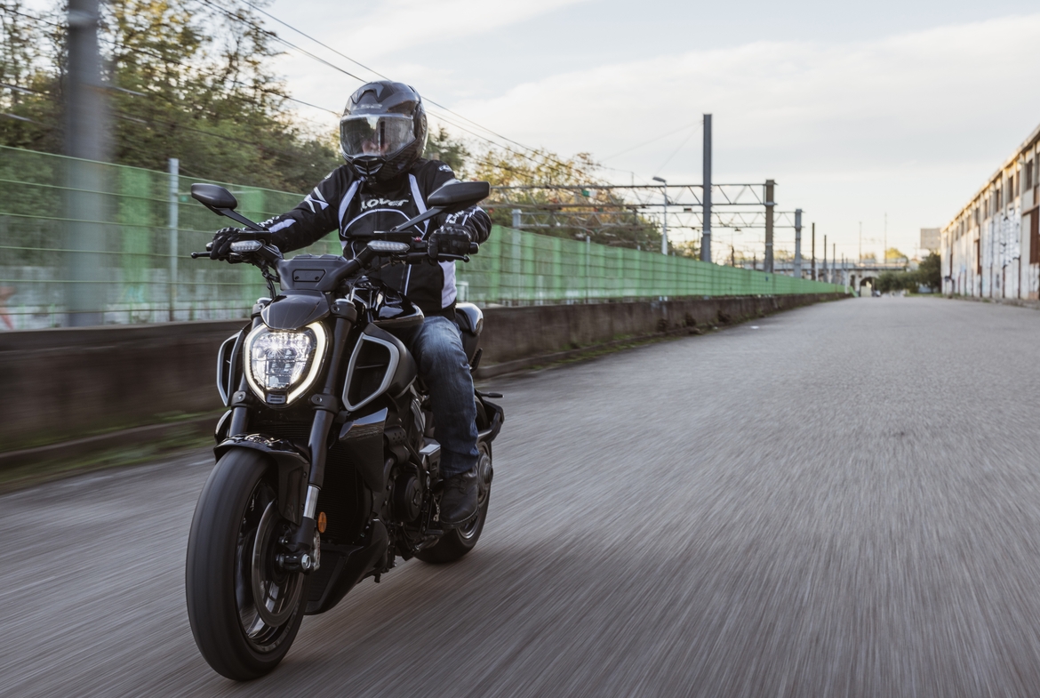 ducati diavel v4s