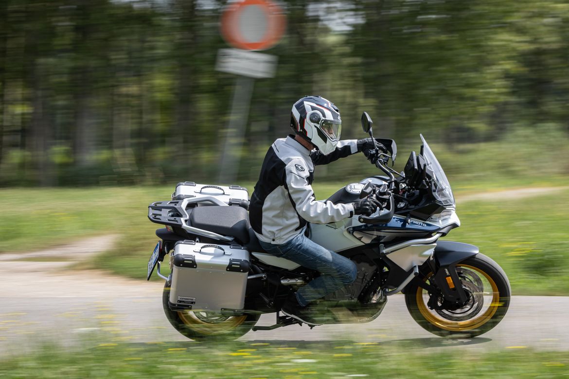 CFMoto 800MT 9 CFMoto 800MT 9