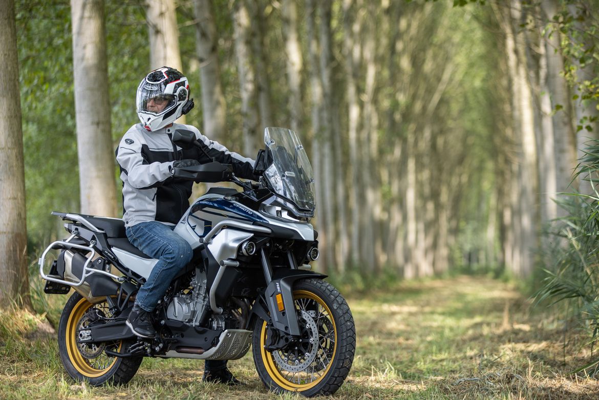 CFMoto 800MT 6 CFMoto 800MT 6