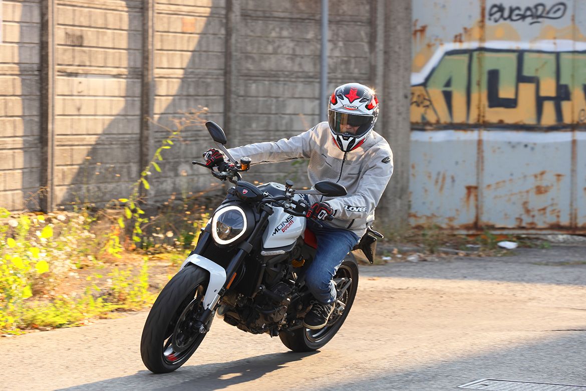Ducati Monster 937 6