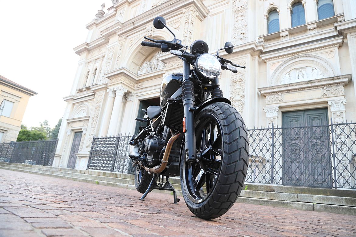 Royal Enfield Guerrilla 450 1