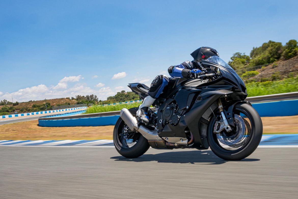 Yamaha R1 RACE e R1 GYTR 