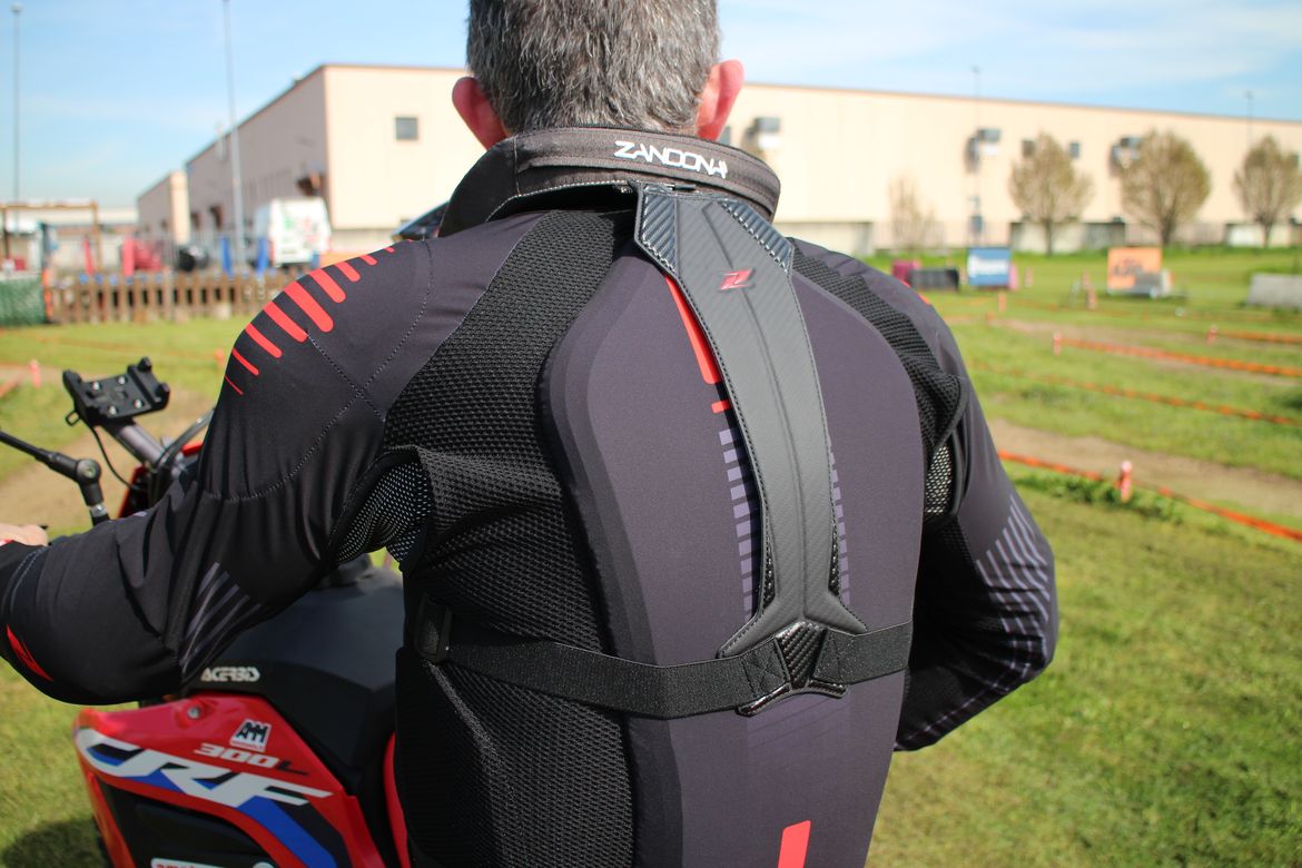 Collare Off-Road Zandonà Nero/Rosso - Protezione Cervicale Per Motocross Ed Enduro