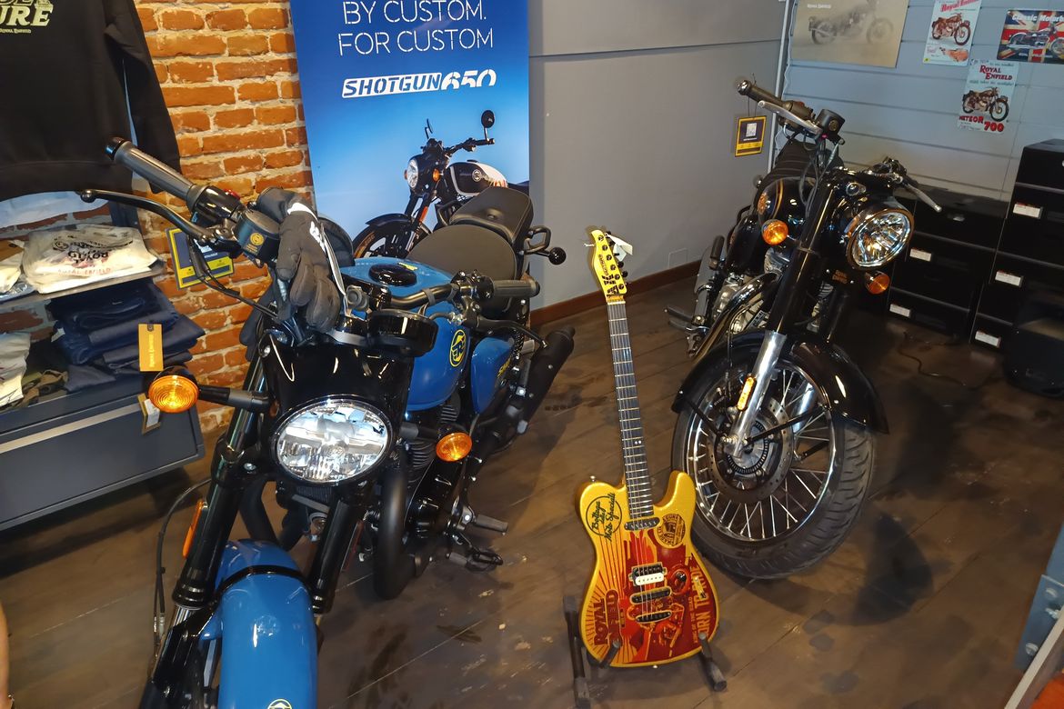 Una Chitarra speciale per una “Bottega” Speciale