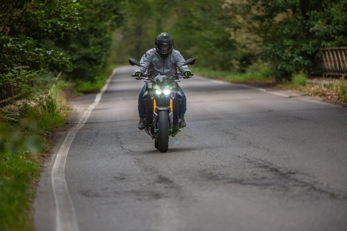Kawasaki Z900SE 15