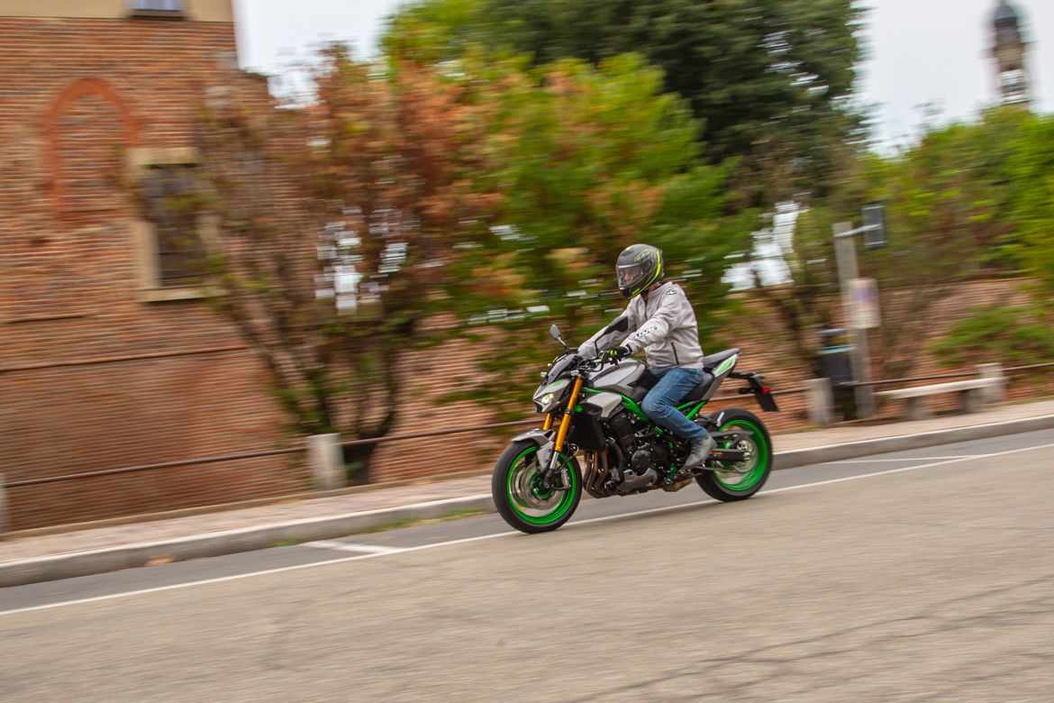 Kawasaki Z900SE 20
