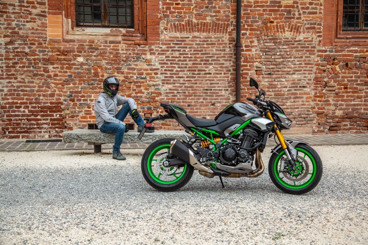 Kawasaki Z900SE 19