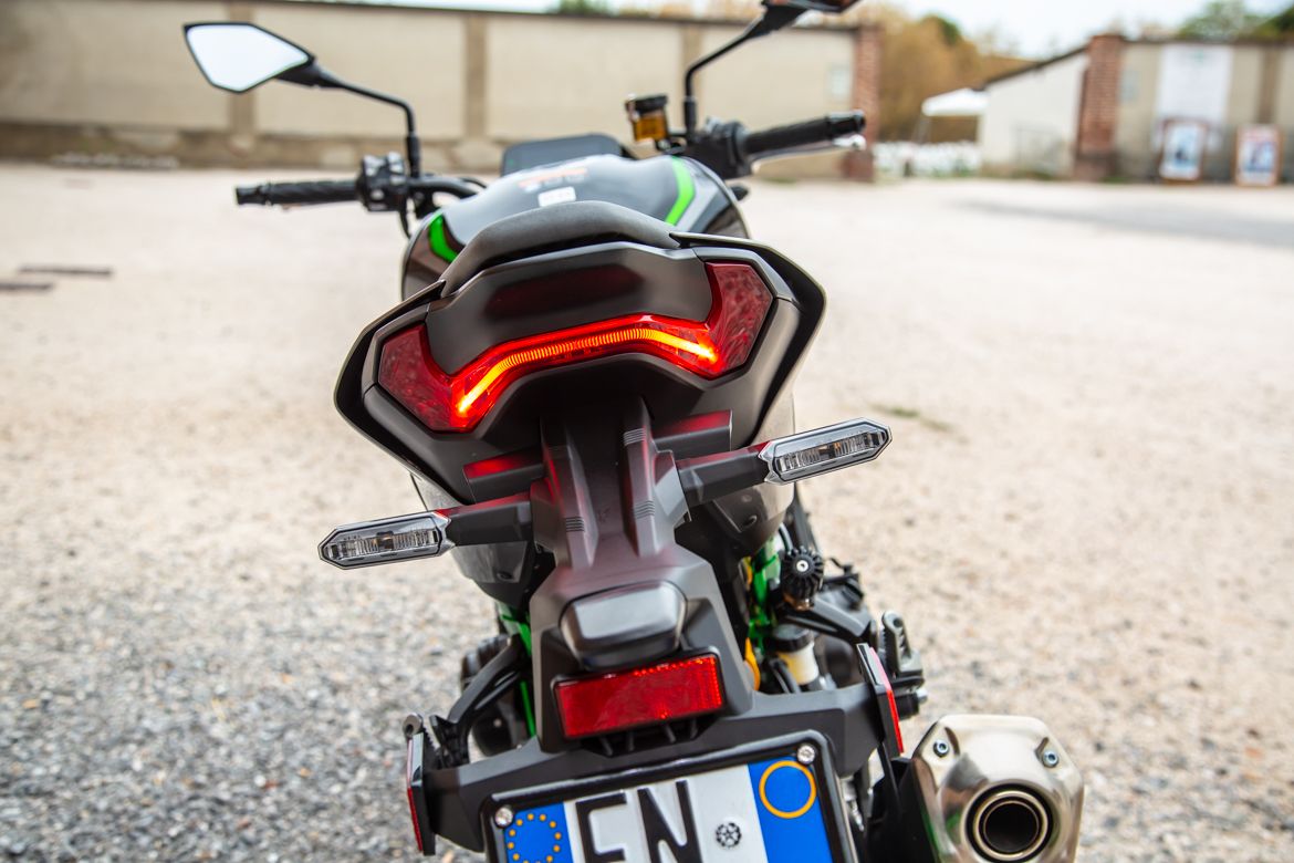 Kawasaki Z900SE 7