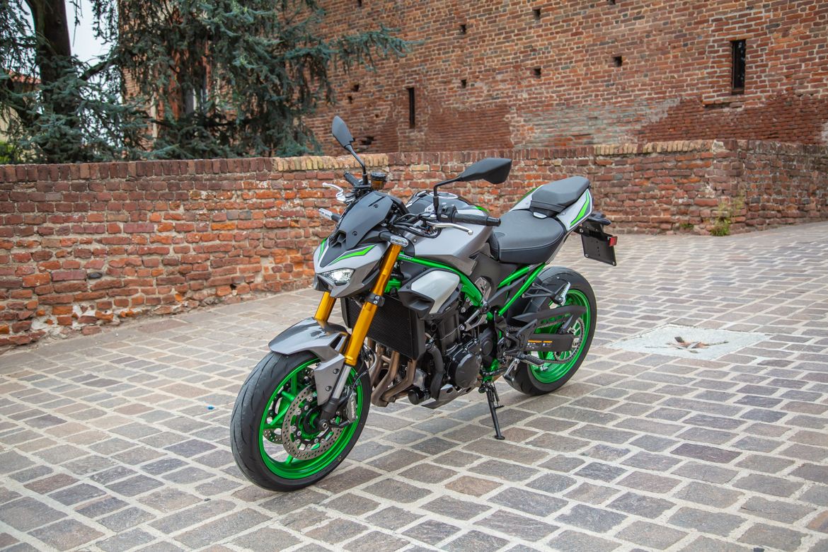 Kawasaki Z900SE 14