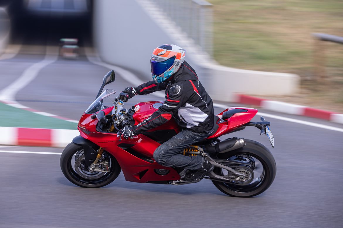 Ducati Panigale V2S 8