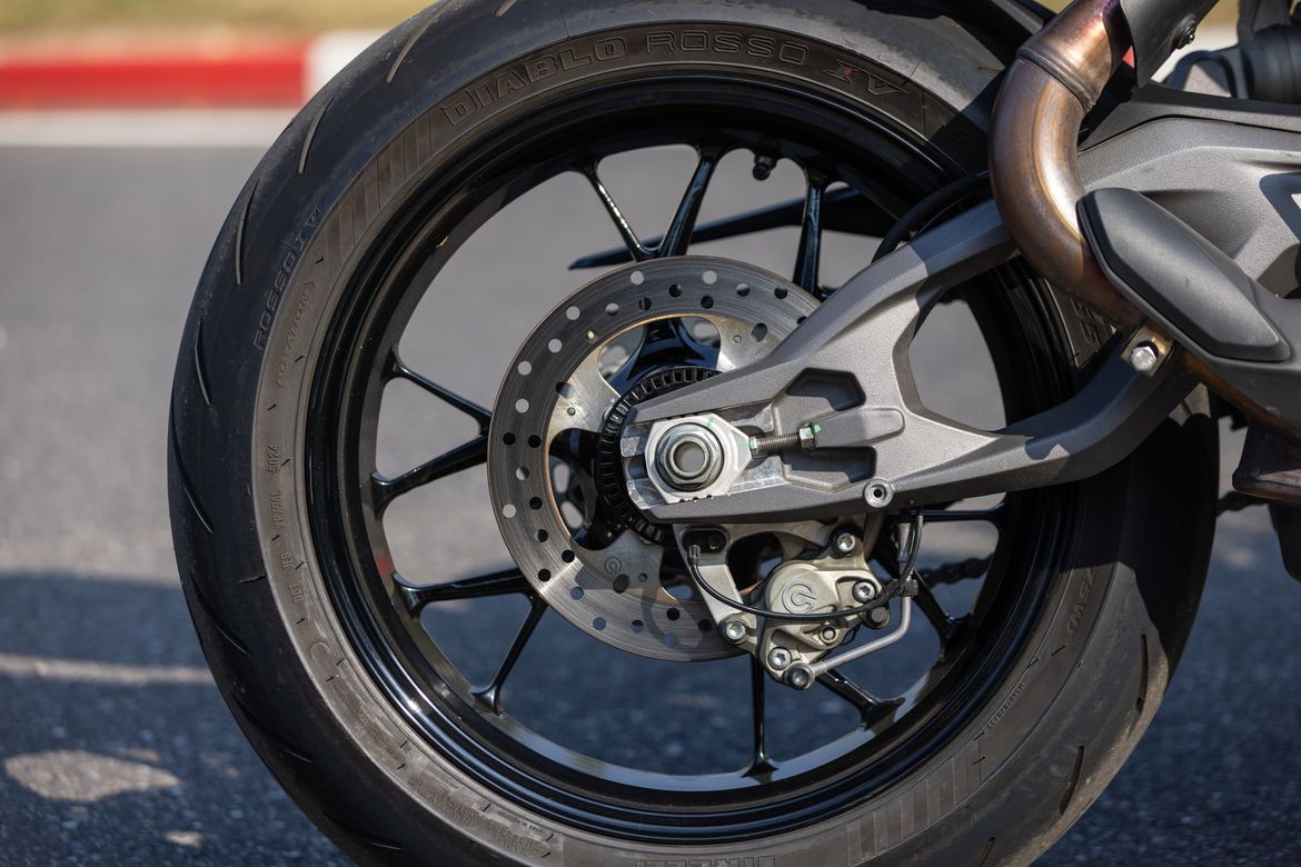 Ducati Panigale V2S 11