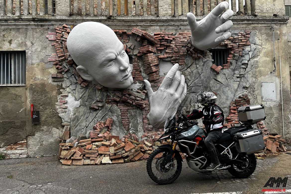 peccioli i giganti di fabbrica