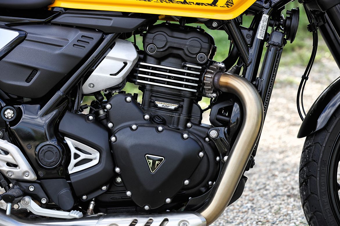 Triumph Tracker 400 3