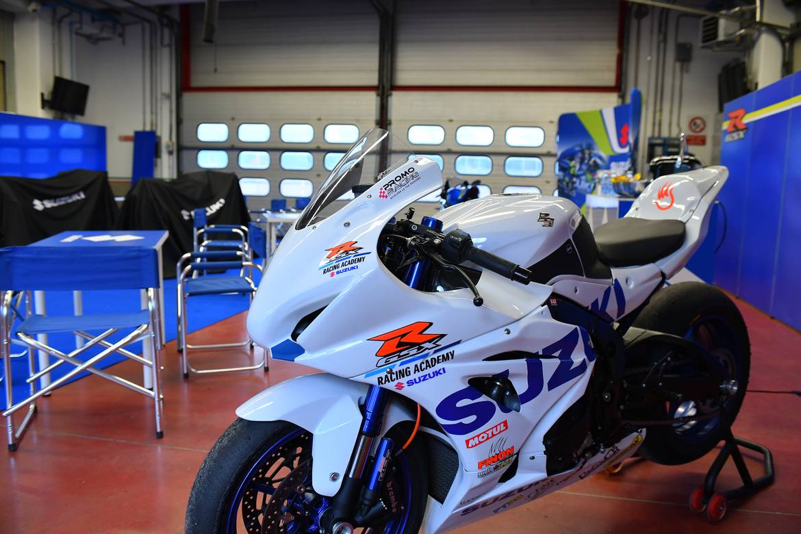 Suzuki GSX-R 1000 Racing Academy