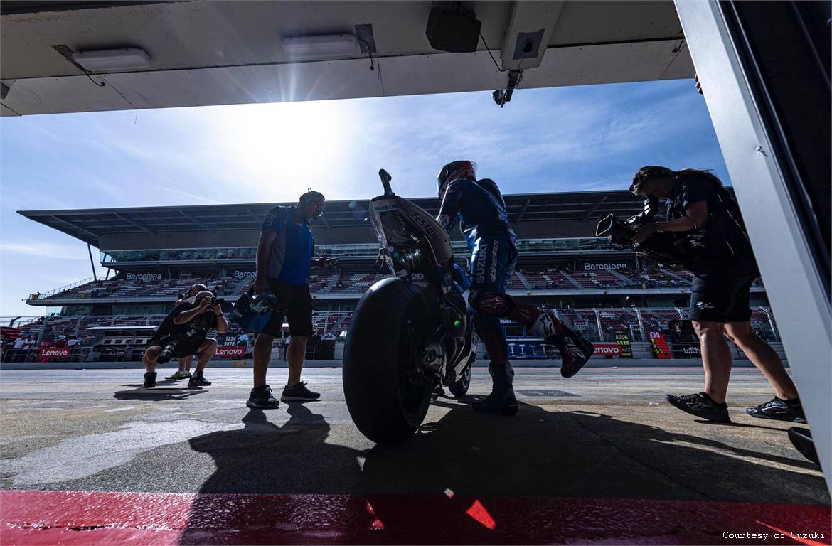 Motogp box Suzuki