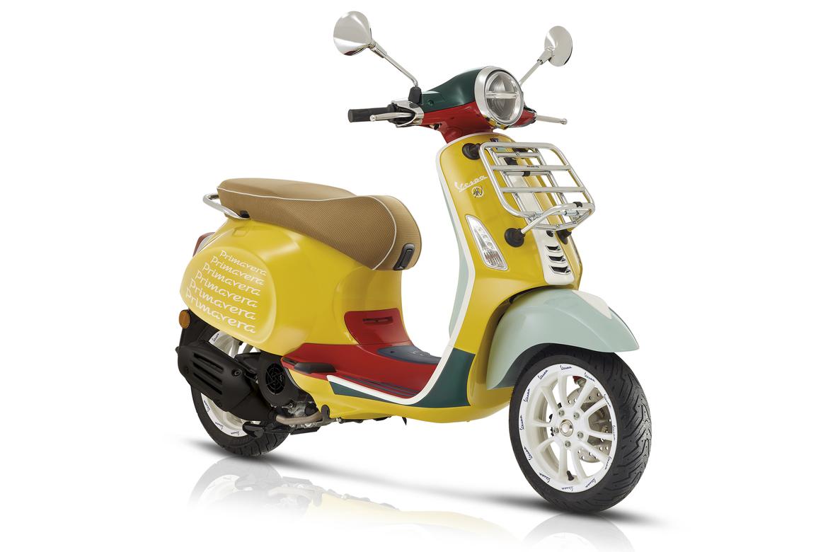 Vespa Primavera Sean Wotherspoon