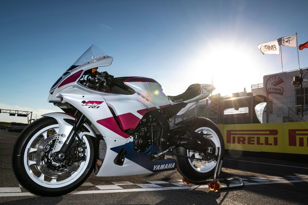 Yamaha R1 Piro