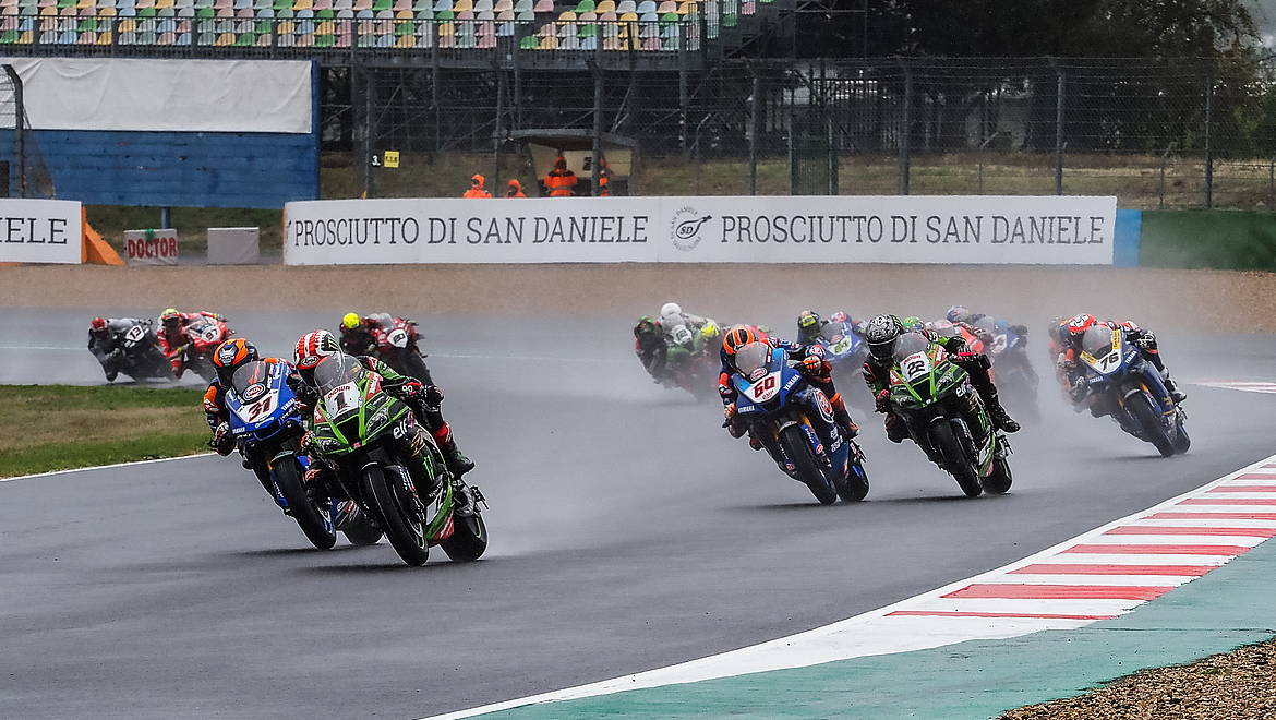 Superbike Magny-Cours bagarre