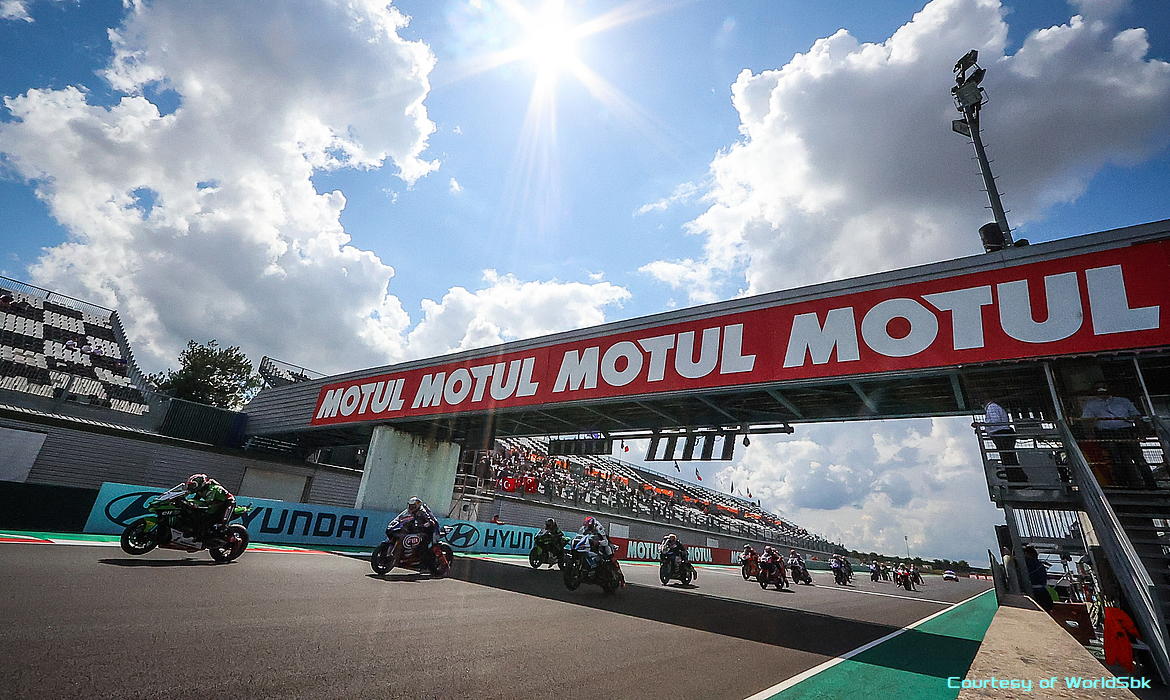 Superbike Magny-Cours partenza