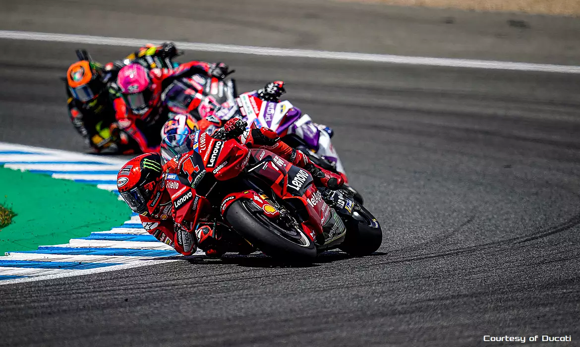 Pecco Bagnaia contro Martin a Jerez