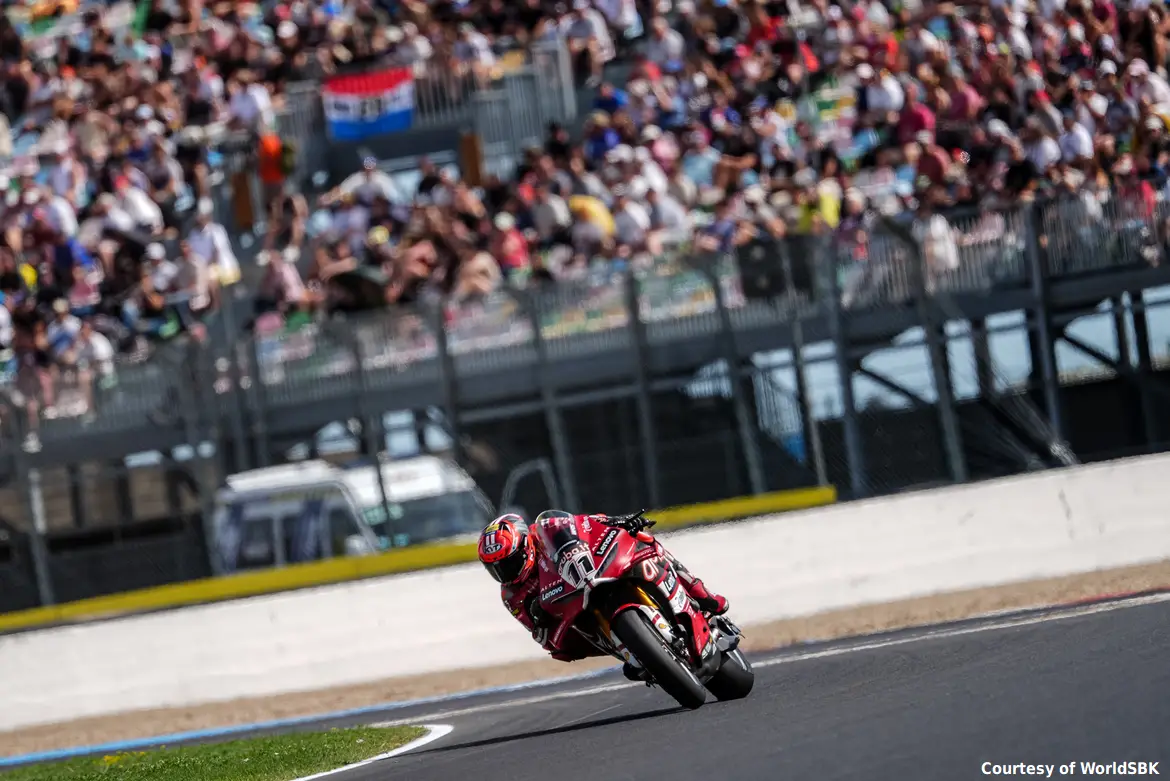 Nicolò Bulega vince a Magny-Cours
